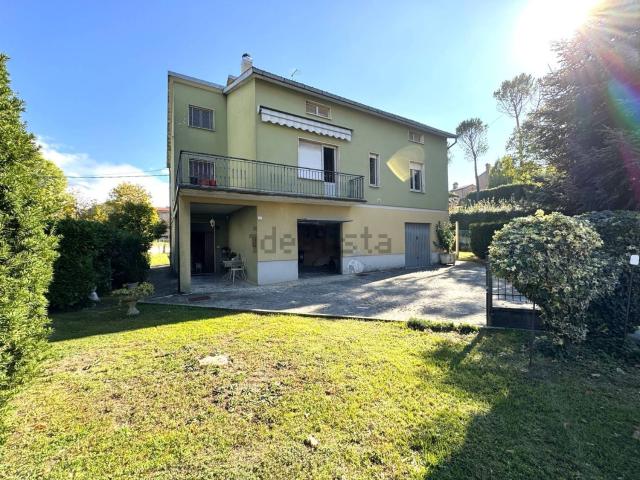 Villetta indipendente in vendita di 290 m² in Via Giuseppe Verdi