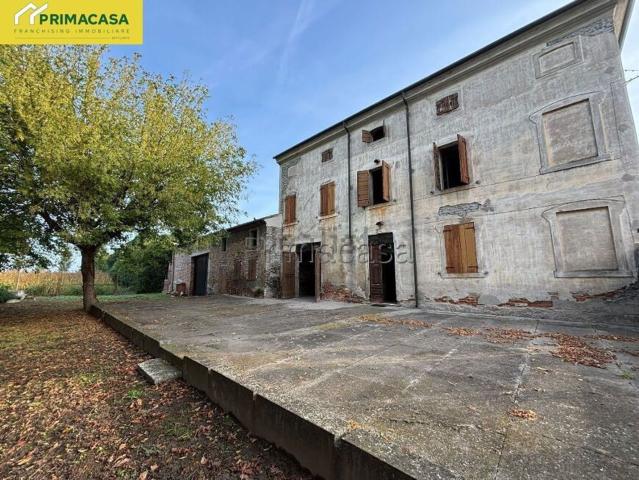 Villetta indipendente in vendita di 290 m² in Via Don R. Tressino