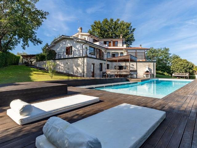 Villetta indipendente in vendita di 290 m² in Via delle Ginestre, 12