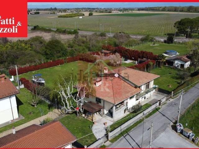 Villetta indipendente in vendita di 290 m² in Via Ermellino, 25