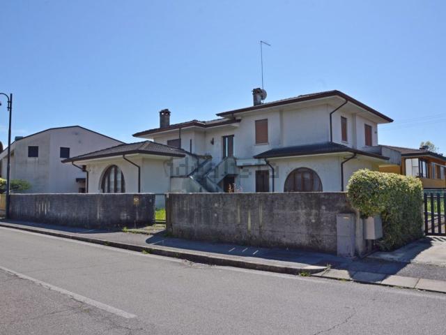 Villetta indipendente in vendita di 290 m² in Via Leopardi G 7