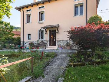 Villetta indipendente in vendita di 290 m² in Via Maistri