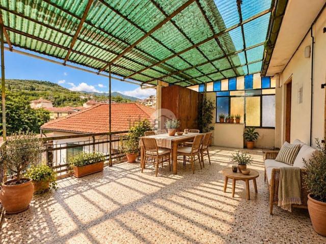 Villetta indipendente in vendita di 290 m² in Via P. Merano, 3
