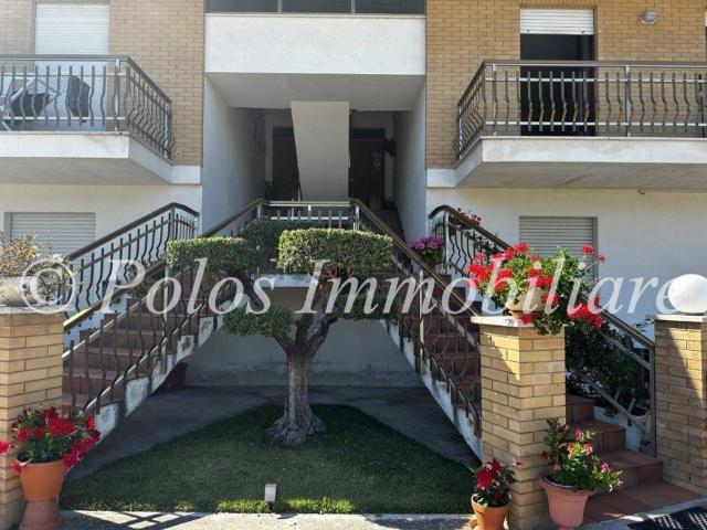 Villetta indipendente in vendita di 290 m² in Via R. Sanzio, 124