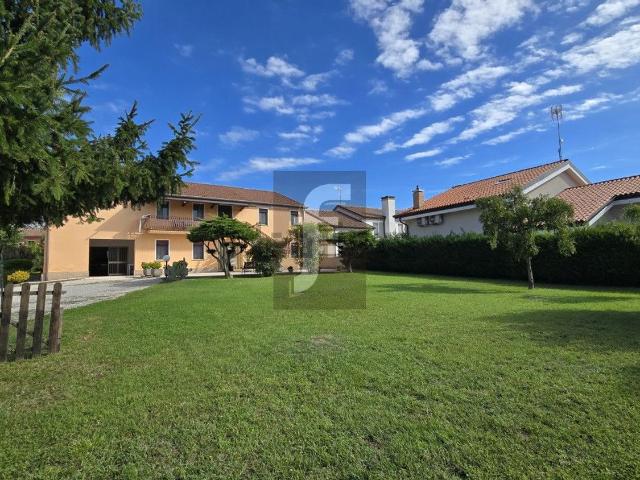 Villetta indipendente in vendita di 290 m² in Via Rivelli, 41