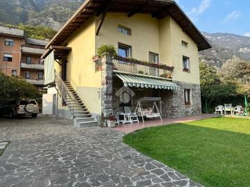 Villetta indipendente in vendita di 290 m² in Via Trento, 63