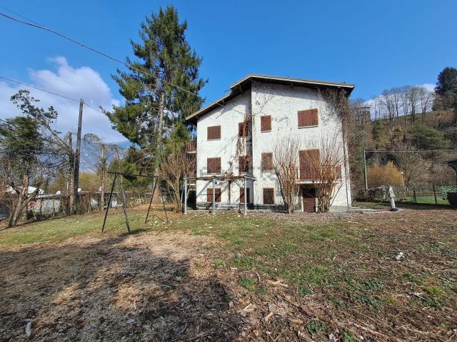 Villetta indipendente in vendita di 290 m² in Via Val Flesch, 12