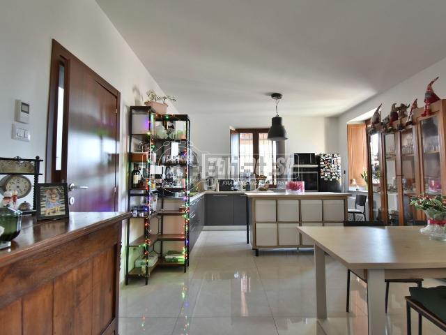 Villetta indipendente in vendita di 290 m² in Viale Giacomo Matteotti