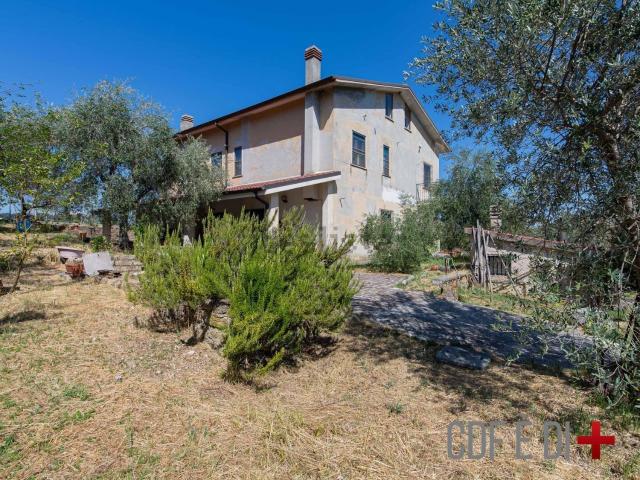 Villetta indipendente in vendita di 290 m² in Località Schiazze
