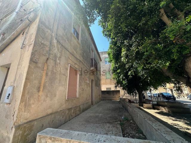 Villetta indipendente in vendita di 290 m² in Strada Generale E. Rinaldo, 65