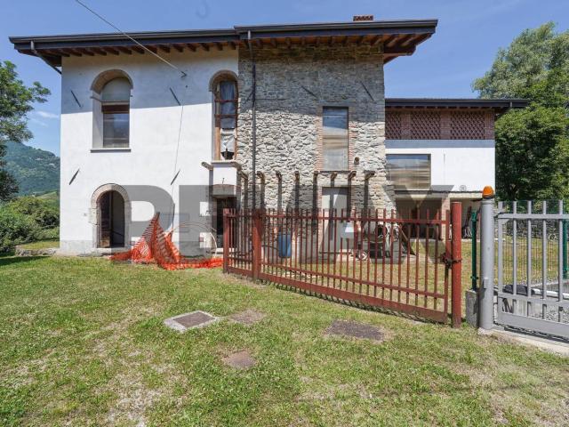 Villetta indipendente in vendita di 291 m²