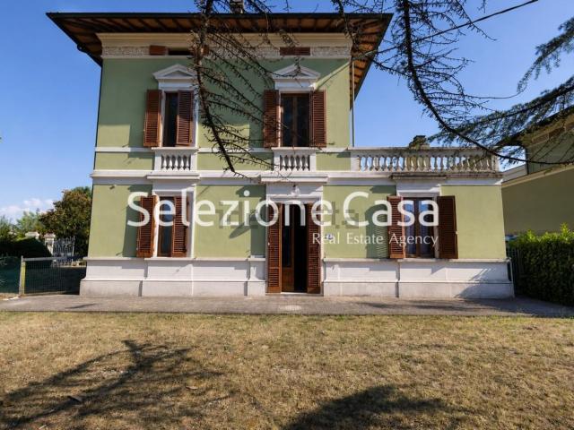 Villetta indipendente in vendita di 291 m² in Via Romana