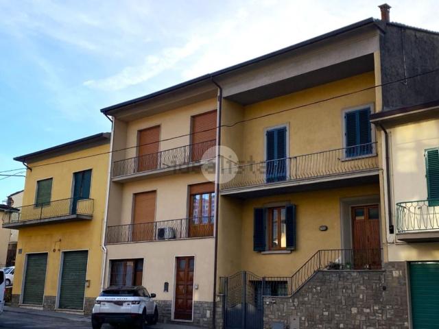Villetta indipendente in vendita di 291 m² in Via Val di Bisenzio