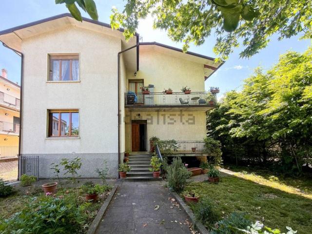 Villetta indipendente in vendita di 291 m² in Viale Italia, 1