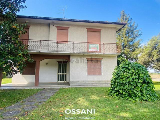 Villetta indipendente in vendita di 292 m² in Via Caroli, 2