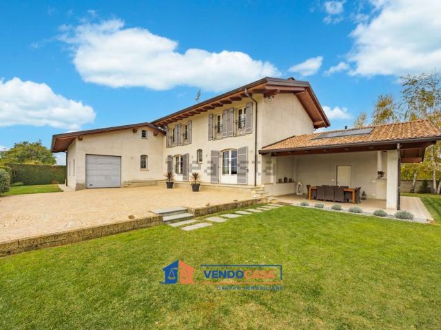 Villetta indipendente in vendita di 292 m² in Via del Sale