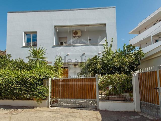 Villetta indipendente in vendita di 292 m² in Via Palestro