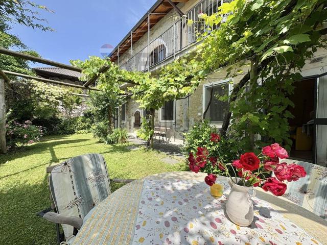Villetta indipendente in vendita di 292 m² in Via per Cesara, 18