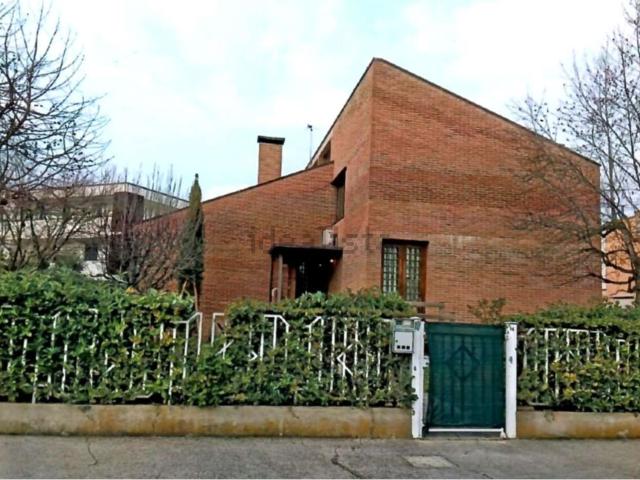 Villetta indipendente in vendita di 292 m² in Via Treviso