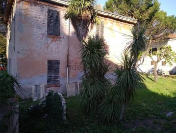 Villetta indipendente in vendita di 293 m² in Via Cesare Lombroso