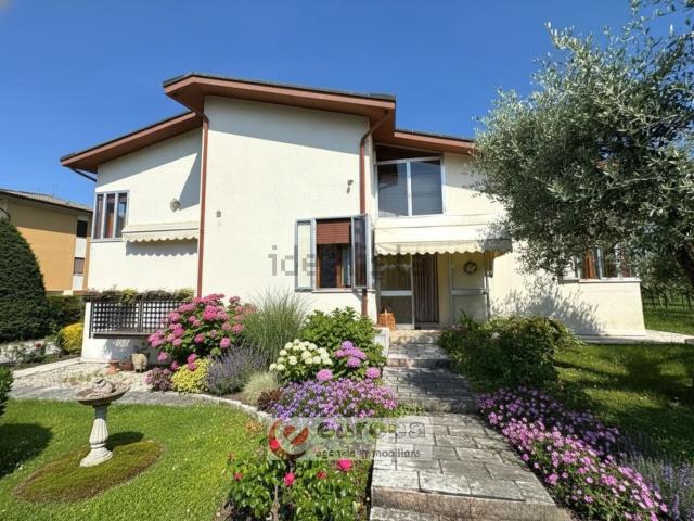 Villetta indipendente in vendita di 293 m² in Via Leonardo Da Vinci, 16