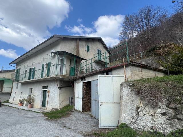 Villetta indipendente in vendita di 293 m² in Località Pra, 11