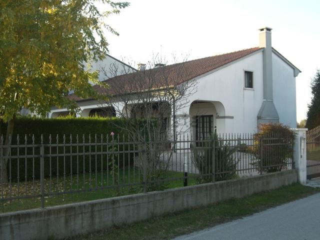 Villetta indipendente in vendita di 294 m² in Via Duca degli Abruzzi, 74