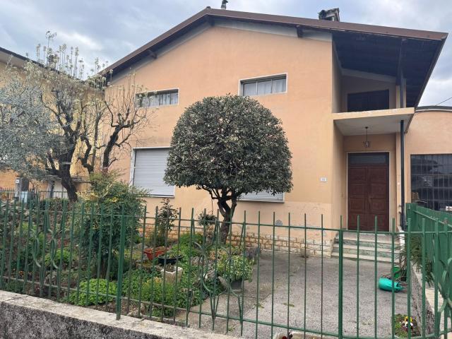 Villetta indipendente in vendita di 294 m² in Viale Vittorio Emanuele