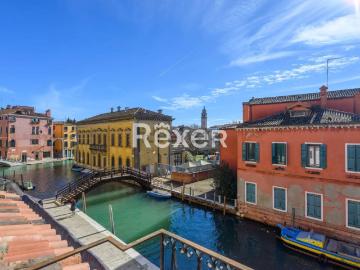 Villetta indipendente in vendita di 294 m² in Sestiere Dorsoduro, 2435