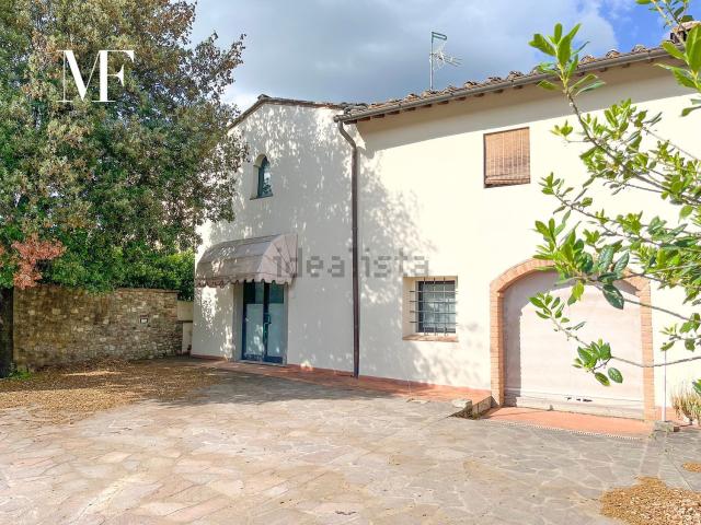 Villetta indipendente in vendita di 295 m² in Via Cassia per Siena, 50