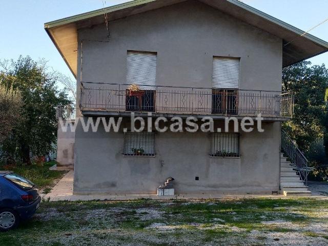 Villetta indipendente in vendita di 295 m² in Via Giuseppe Parini