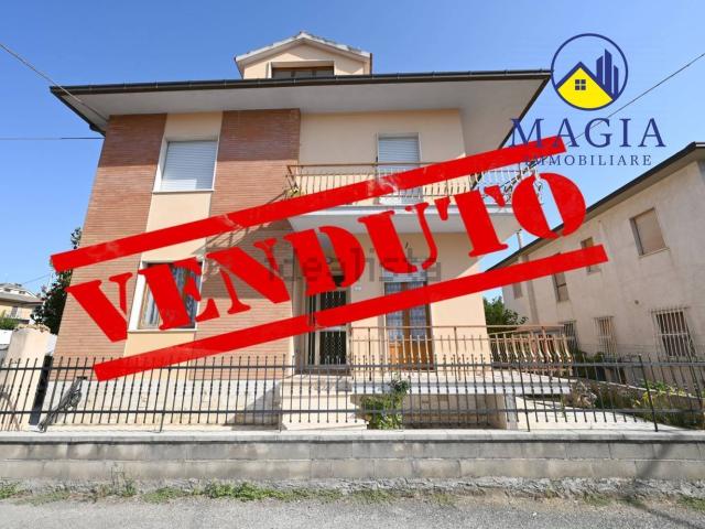 Villetta indipendente in vendita di 295 m² in Via degli Studi, 10