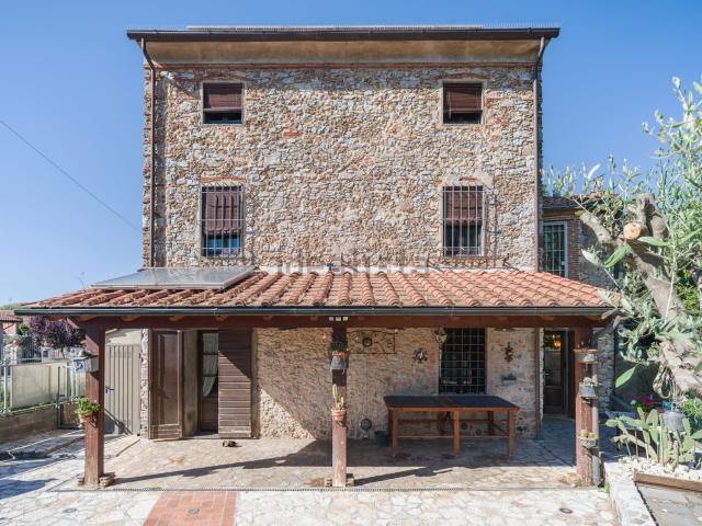 Villetta indipendente in vendita di 295 m² in Via del Molinaccio
