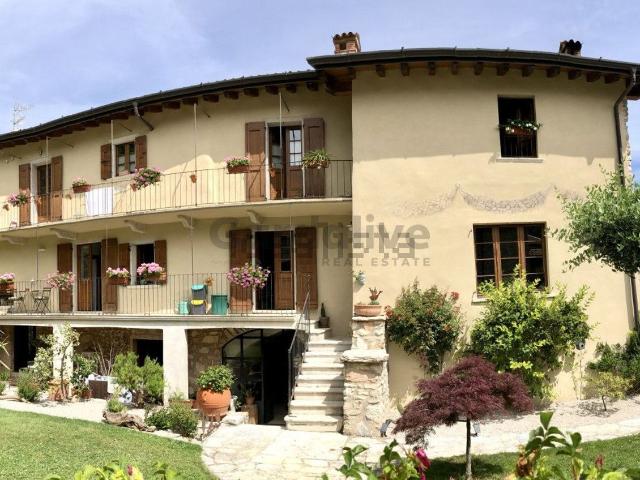 Villetta indipendente in vendita di 295 m² in Via Liberta