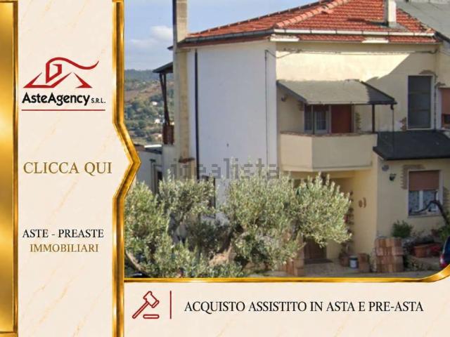 Villetta indipendente in vendita di 295 m² in Via Vicenne, 170