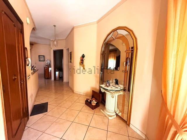 Villetta indipendente in vendita di 295 m² in Piazza dello Sport, 3