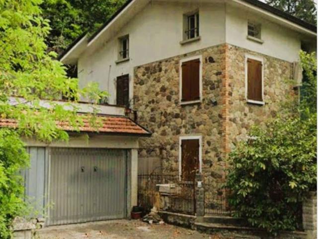Villetta indipendente in vendita di 296 m² in Via Val d&apos Enza Sud, 197