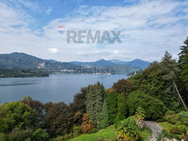 Villetta indipendente in vendita di 296 m² in Via per Orta, 9