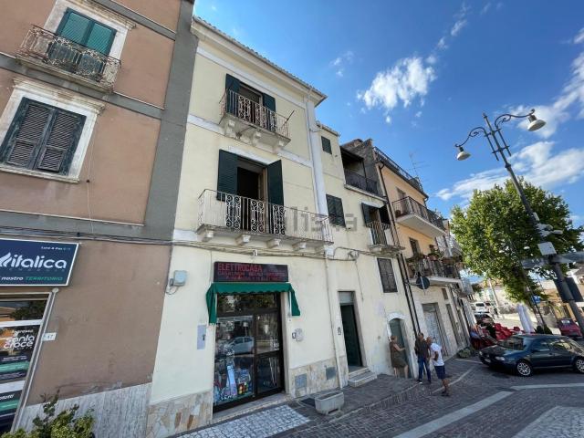 Villetta indipendente in vendita di 297 m² in Via Francesco Filomusi Guelfi, 51