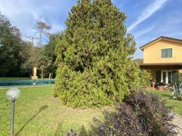 Villetta indipendente in vendita di 297 m² in Via Olmarello