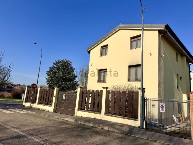 Villetta indipendente in vendita di 297 m² in Via Montello, 5