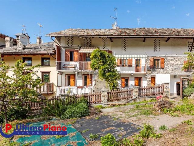 Villetta indipendente in vendita di 297 m² in Frazione Dialley, 27