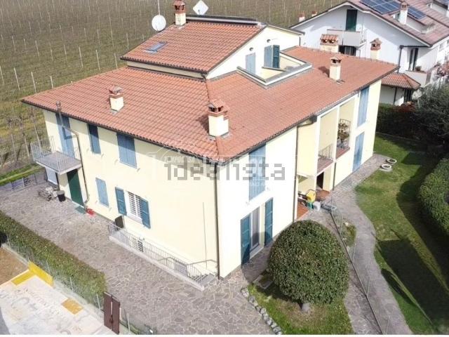 Villetta indipendente in vendita di 298 m² in Via Arnaldo Cavallazzi, 204