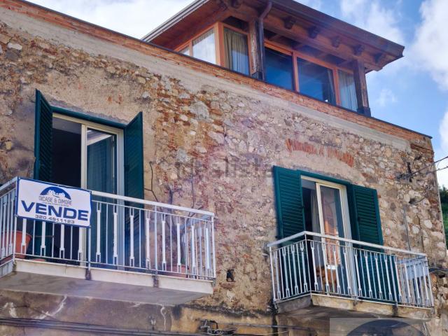 Villetta indipendente in vendita di 298 m² in Via Nazionale, 30
