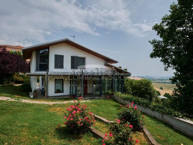 Villetta indipendente in vendita di 298 m² in Strada San Bernardino