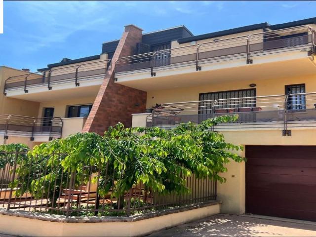 Villetta indipendente in vendita di 299 m² in Via Aspromonte