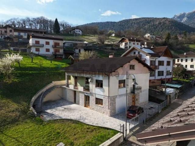 Villetta indipendente in vendita di 299 m² in Via Resenterra, 45