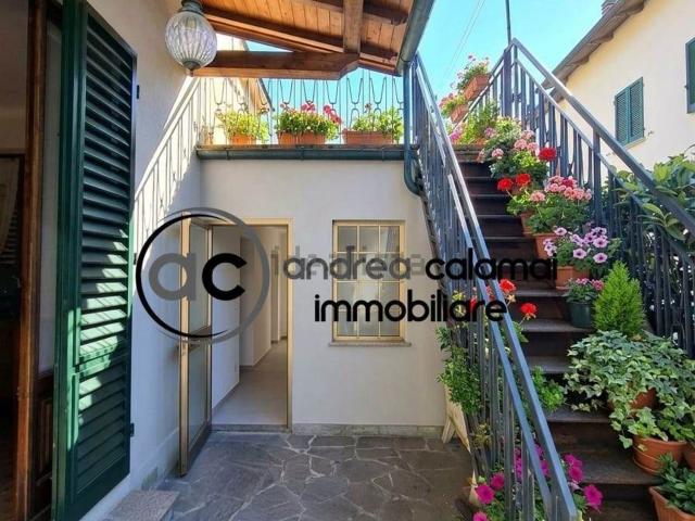 Case e ville in vendita di 300 m² in Via Nebbiaia