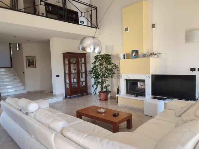 Villetta indipendente in vendita di 300 m²