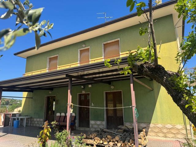 Villetta indipendente in vendita di 300 m² in Via Condotto, 122